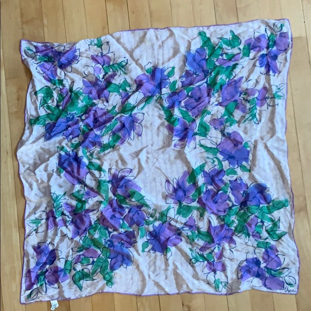 Vera silk scarf, Vintage, excellent condition 29”
